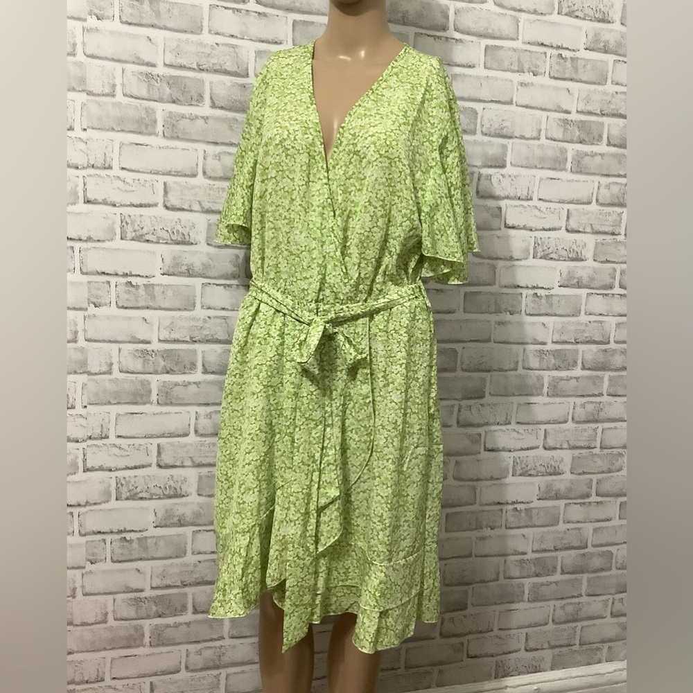 SHEIN Plus Floral Print Butterfly Sleeve wrap dress 1X (697)
